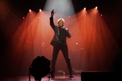 Barry Manilow Returns to Westgate Las Vegas After Cancer Surgery